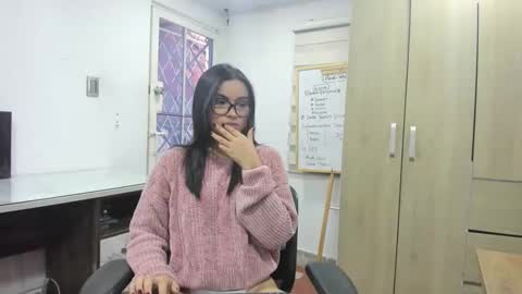 Snapshot of miia_palmerr chatting on 12.31.24 Mia online show from 12.31.24