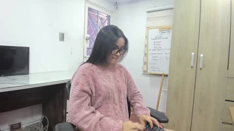 Snapshot of miia_palmerr chatting on 12.31.24 Mia online show from 12.31.24