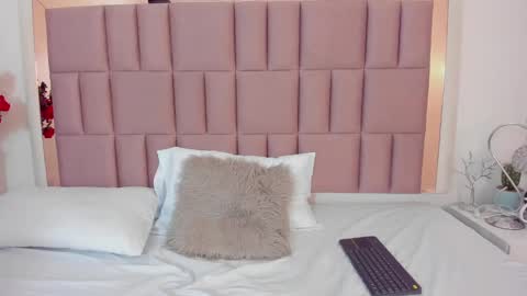 Snapshot of miia_palmerr chatting on 01.12.25 Mia online show from 01.12.25
