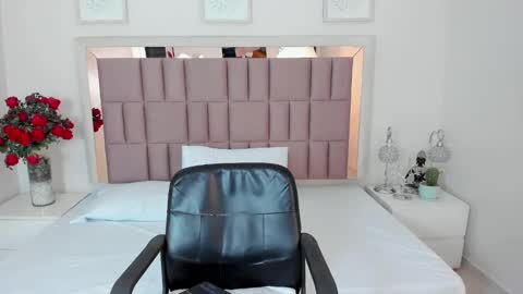 Snapshot of miia_palmerr chatting on 01.21.25 Mia online show from 01.21.25