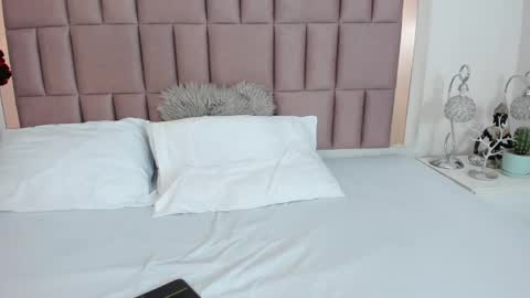 Snapshot of miia_palmerr chatting on 02.08.25 Mia online show from 02.08.25