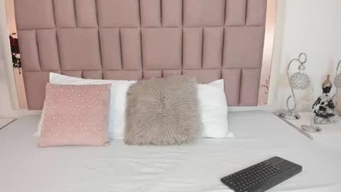 Snapshot of miia_palmerr chatting on 02.19.25 Mia online show from 02.19.25