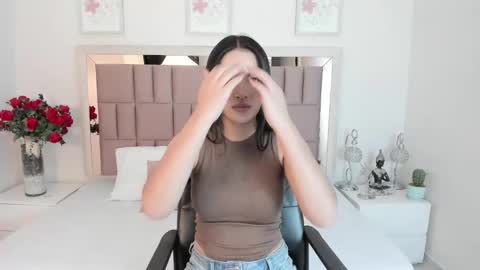 Snapshot of miia_palmerr chatting on 02.24.25 Mia online show from 02.24.25