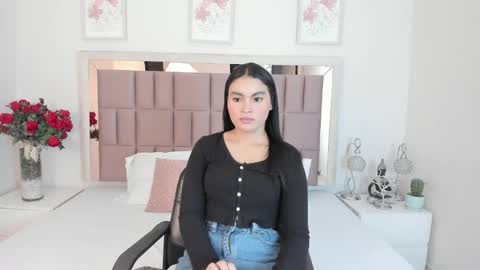 Snapshot of miia_palmerr chatting on 02.27.25 Mia online show from 02.27.25
