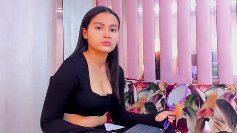Snapshot of miia_palmerr chatting on 09.24.25 Mia online show from 09.24.25