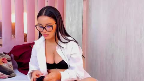 Snapshot of miia_palmerr chatting on 09.26.25 Mia online show from 09.26.25