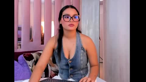 Snapshot of miia_palmerr chatting on 10.13.25 Mia online show from 10.13.25