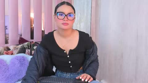 Snapshot of miia_palmerr chatting on 10.16.25 Mia online show from 10.16.25