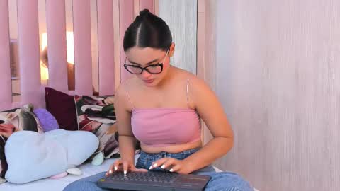 Snapshot of miia_palmerr chatting on 10.17.25 Mia online show from 10.17.25