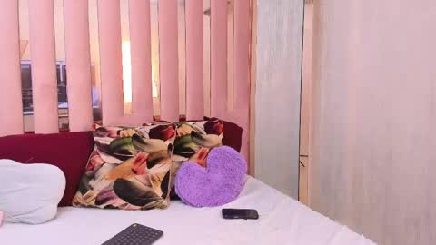 Snapshot of miia_palmerr chatting on 10.19.25 Mia online show from 10.19.25
