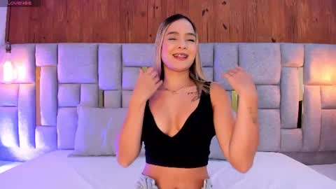 Snapshot of miia_reeves_ chatting on 06.22.26 Mia online show from 06.22.26