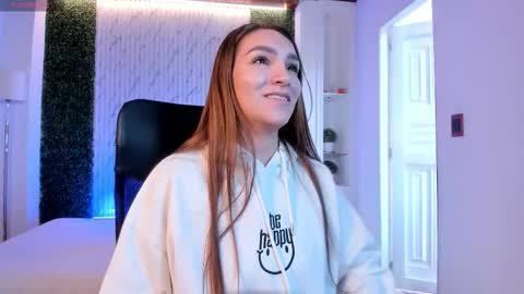 Miia 3 online show from 10.21.25