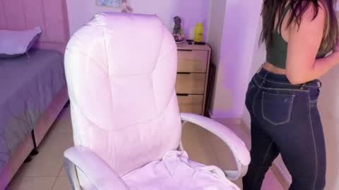Snapshot of miia_thompson_1 chatting on 06.08.26 M I I A online show from 06.08.26