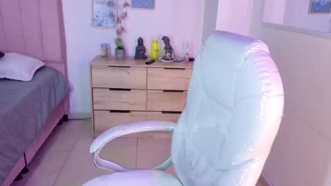 Snapshot of miia_thompson_1 chatting on 06.20.26 M I I A online show from 06.20.26