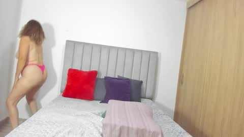 Mia Weed online show from 04.16.26