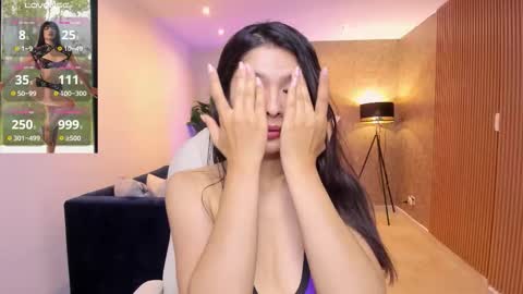 Mia online show from 11.11.25