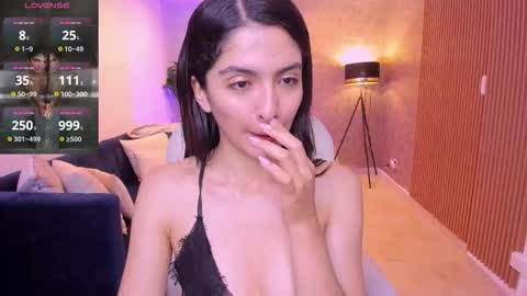 Mia online show from 11.13.25