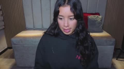 miiaa_evans1 online show from 02.07.26