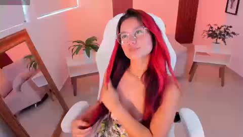 Mia  online show from 09.09.25