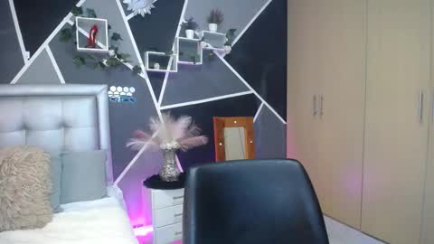 miiaa_k online show from 10.21.25