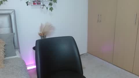 miiaa_k online show from 04.20.26