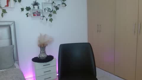 miiaa_k online show from 04.27.26