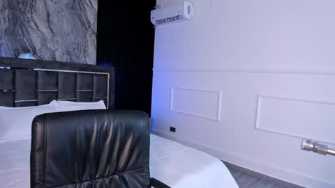 Mia Monroe online show from 02.19.25