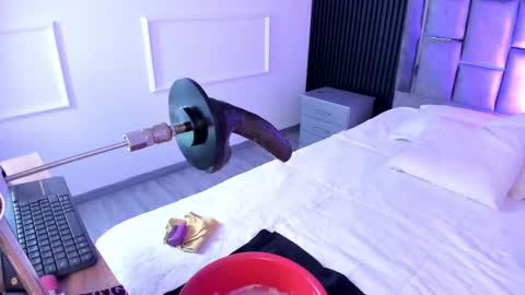 Mia Monroe online show from 11.12.25