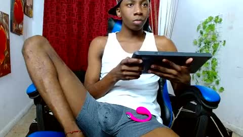 Snapshot of miilo18 chatting on 06.11.26 milo online show from 06.11.26