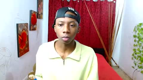 Snapshot of miilo18 chatting on 06.19.26 milo online show from 06.19.26