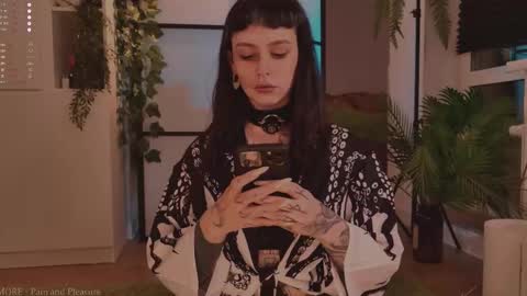 mika_moon_ online show from 11.08.25