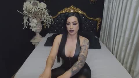 Mikaela online show from 11.12.25