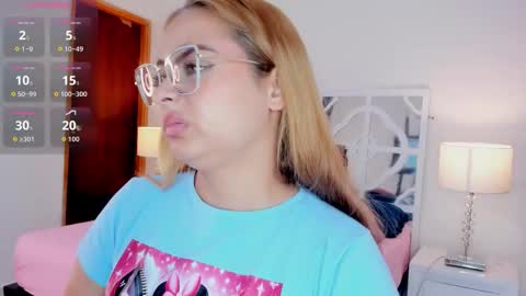 Snapshot of mikaelastonne chatting on 11.08.25 Mikaela blondie bigass online show from 11.08.25