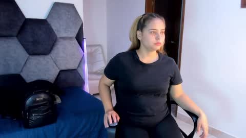 Mikaela blondie bigass online show from 05.15.26