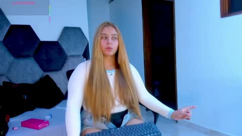 Mikaela blondie bigass online show from 05.21.26