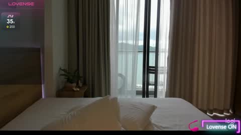 Snapshot of mikakimura chatting on 12.26.24 Miko now i live in Vietnam online show from 12.26.24