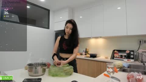 Snapshot of mikakimura chatting on 02.18.25 Miko now i live in Vietnam online show from 02.18.25