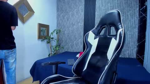 Mike 0233 online show from 11.12.25