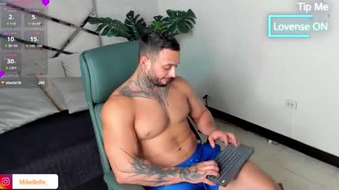 Snapshot of mike_belle chatting on 10.02.25 Mike Belle online show from 10.02.25