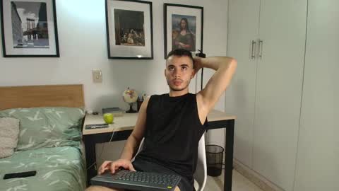 Snapshot of mike_feet01 chatting on 10.15.25 mike feet online show from 10.15.25