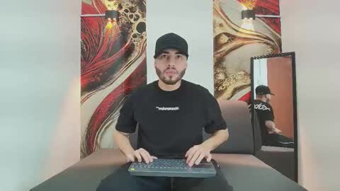 Snapshot of mike_kurtt chatting on 12.17.25 MIKE online show from 12.17.25