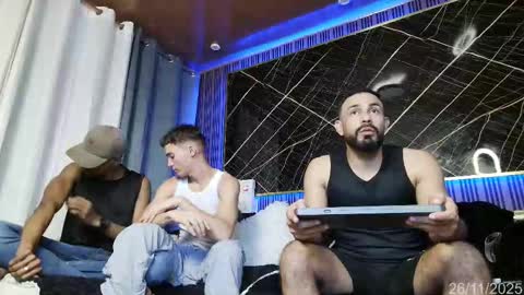 Snapshot of mikebellaco chatting on 11.27.25 Mike El Bellaco online show from 11.27.25