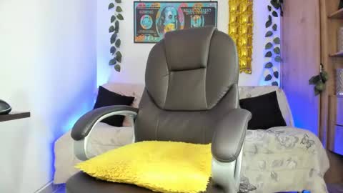 mikee_scooth online show from 01.19.25