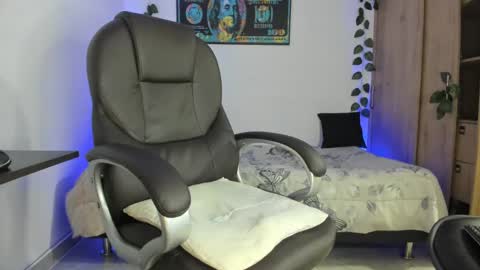 mikee_scooth online show from 02.17.25