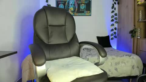 mikee_scooth online show from 02.26.25