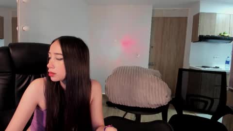 VIOLETAMIKE online show from 10.26.25