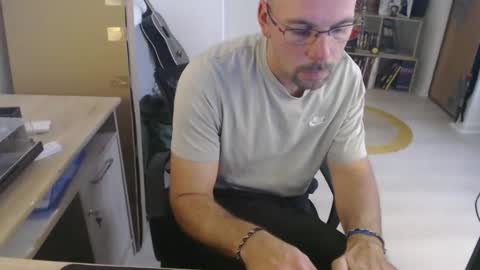 mikmik91 online show from 10.15.25