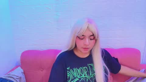   miku katsuragi  online show from 11.21.25