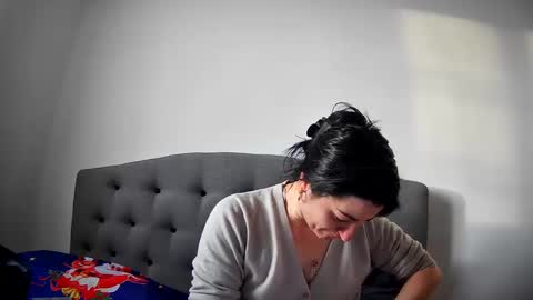 Snapshot of mikyloveu chatting on 12.18.24 Mikyloveu online show from 12.18.24