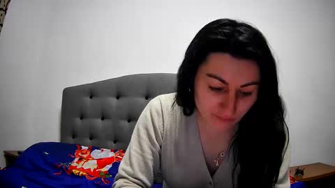 Snapshot of mikyloveu chatting on 12.18.24 Mikyloveu online show from 12.18.24